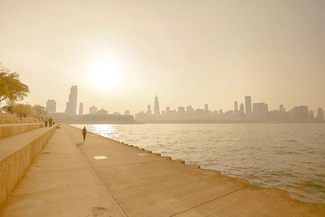 Chicago's high humidity, 90-degree temperatures continue for 1st day of summer