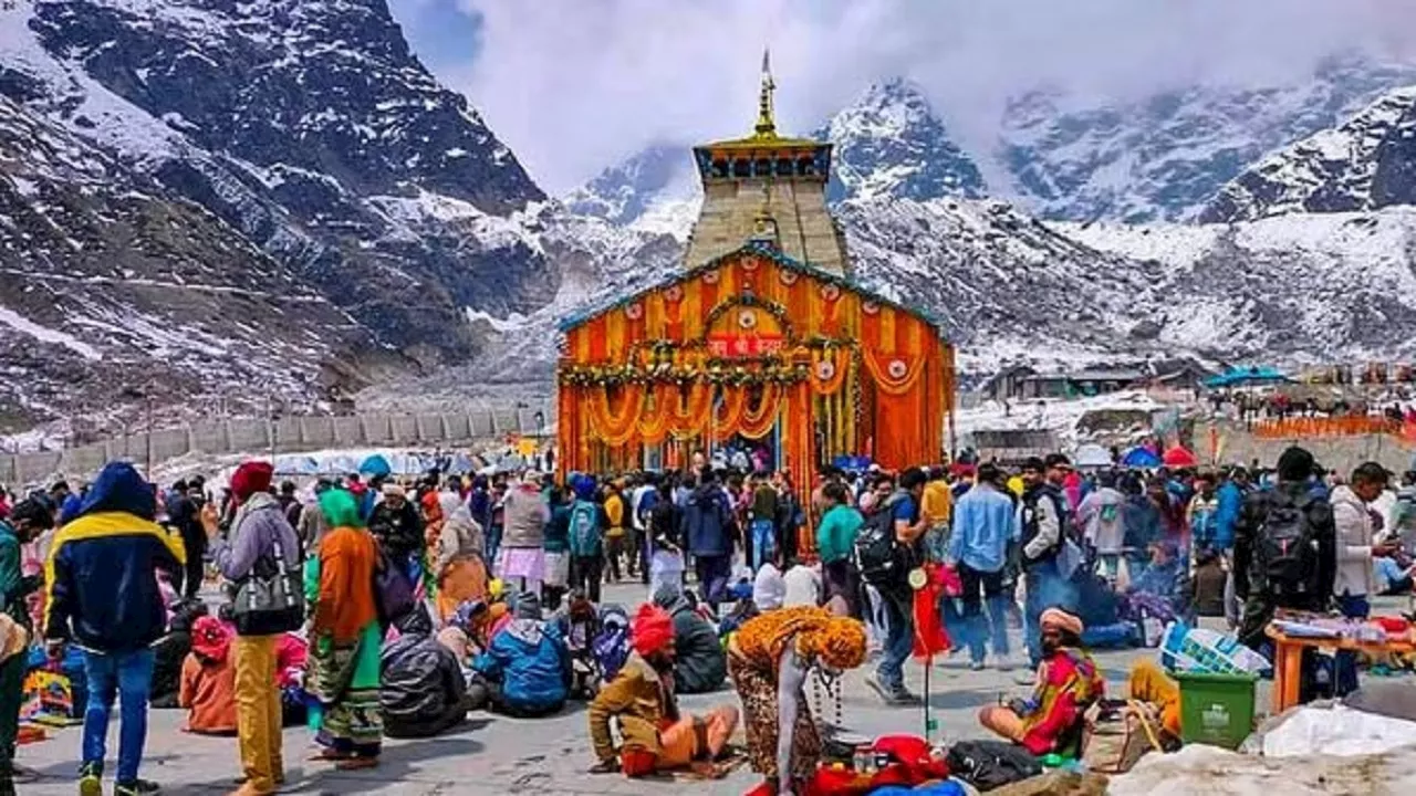 Char Dham Yatra: चारधाम यात्रा में उमड़ रही श्रद्धालुओं की भीड़, अब तक 24 लाख भक्तों ने किए दर्शन