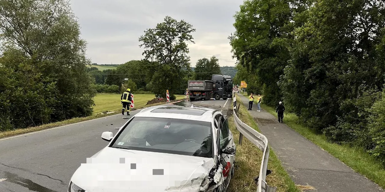 Schwerer Verkehrsunfall im Landkreis Kulmbach: Auto prallt frontal gegen LKW