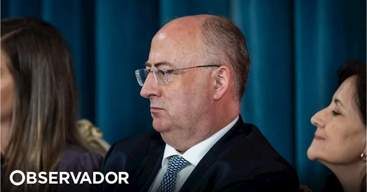 Ministro reconhece que escoamento do vinho 'é dos maiores problemas' este ano