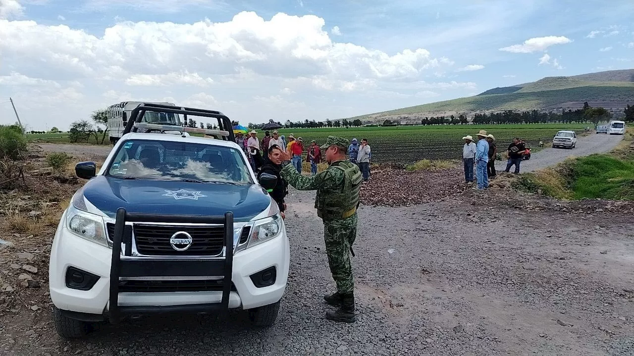 Habitantes de Los Cenizos en Salamanca protestan para defender su camino