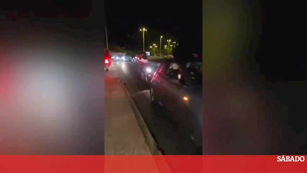 Dezenas de motas em contramão lançam caos na Marginal Lisboa-Cascais