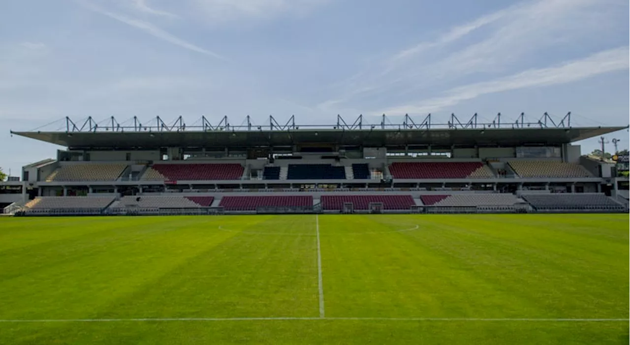 Gil Vicente muda relvado e iluminação do estádio