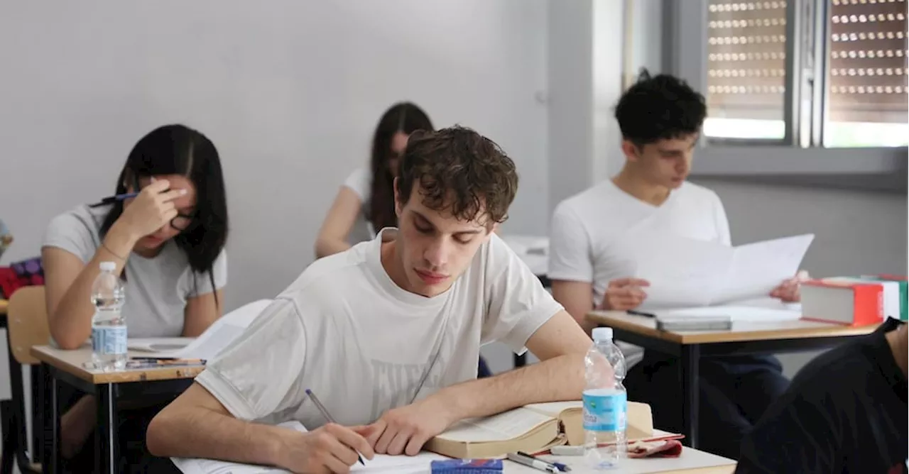 Maturità, al via la seconda prova scritta per 526mila studenti