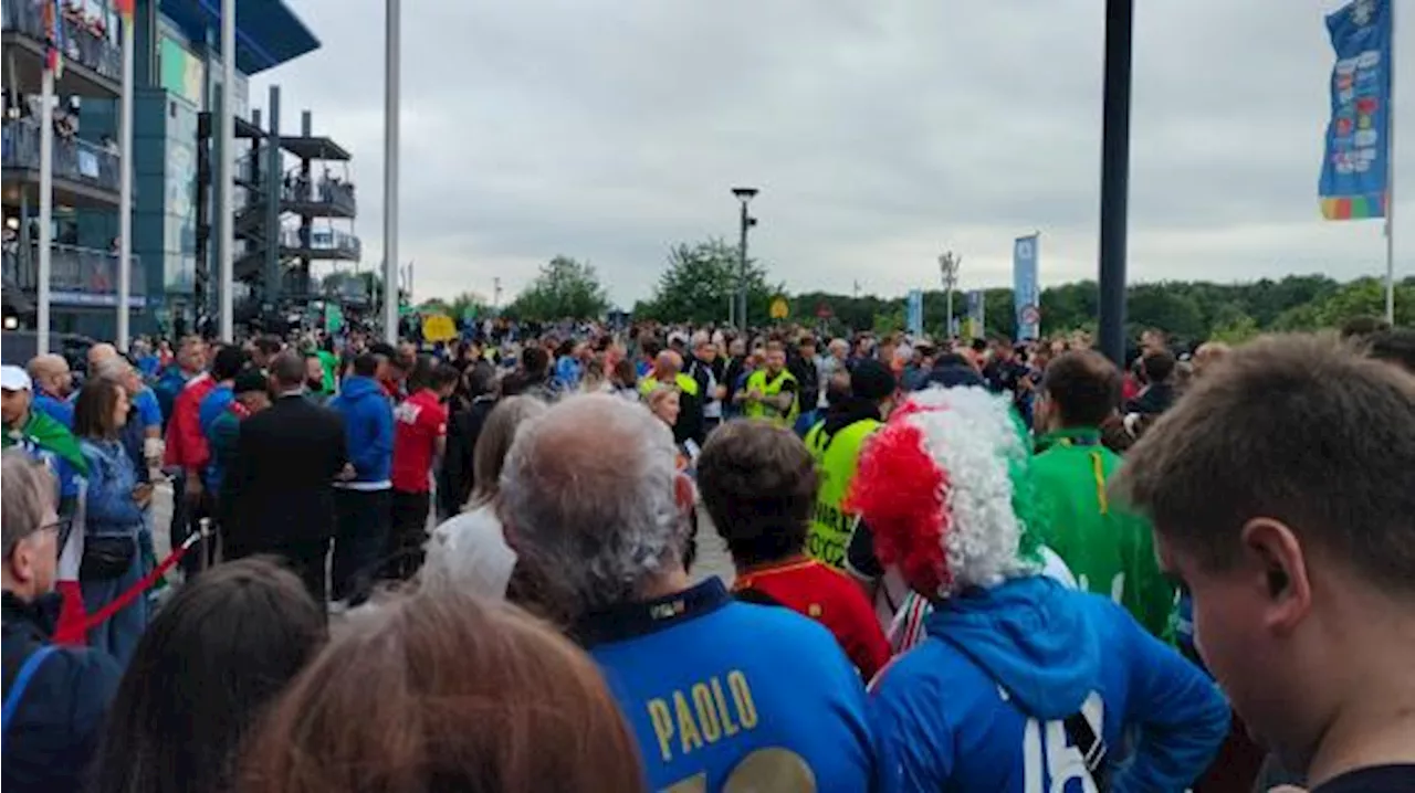 Alle 21 Spagna-Italia, saranno 20mila i tifosi azzurri all'Arena AufSchalke: le immagini