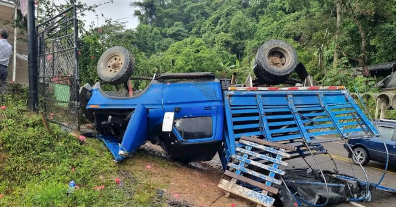 Video registró aparatoso accidente de un camión en la vía entre Bucaramanga y Tunja