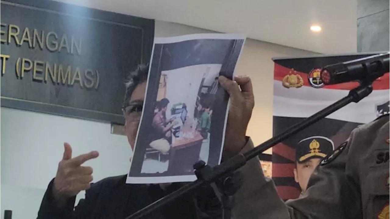 Polri Tunjukkan Foto Penyidikan tahun 2016, Bantah Intimidasi Saka Tatal