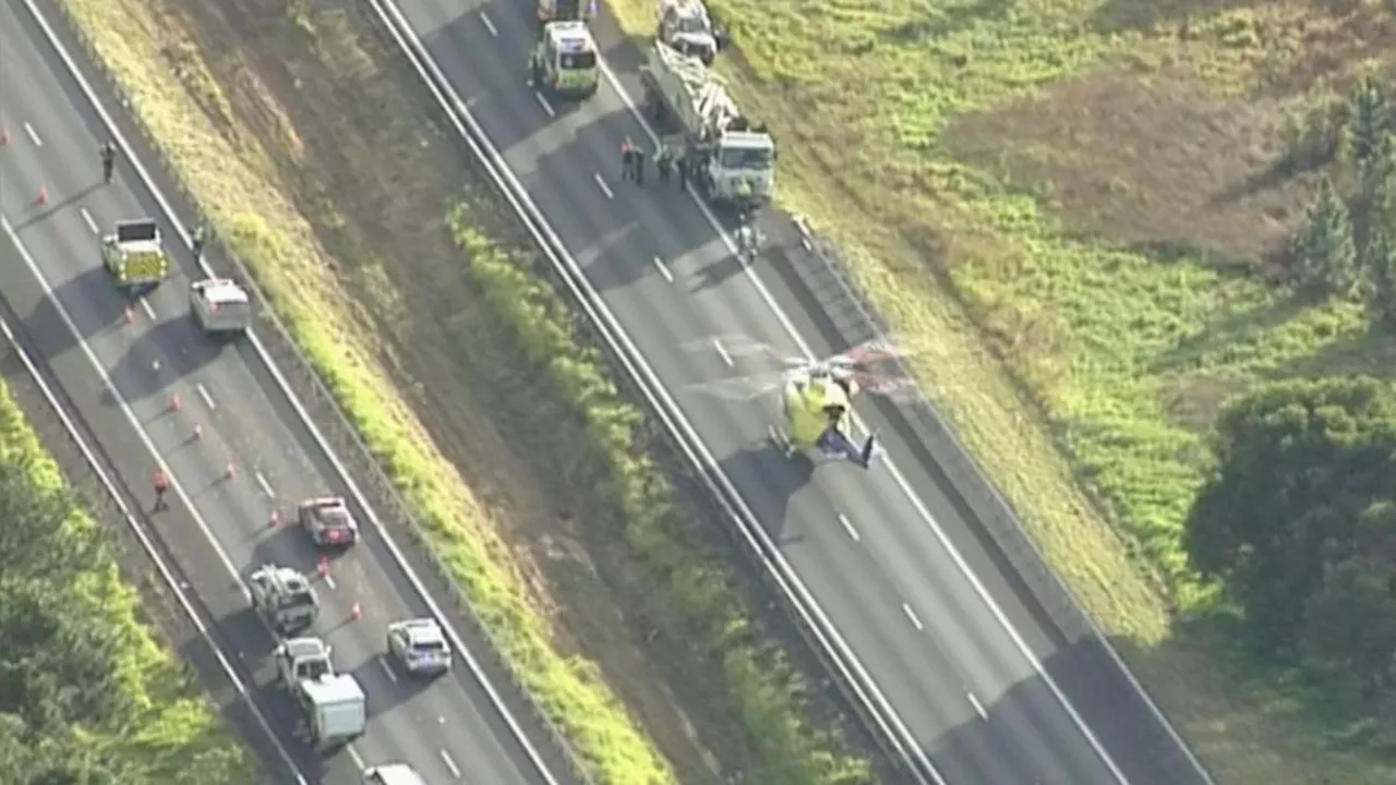 Separate crashes shut Bruce Hwy both ways at Coochin Creek, Sunshine Coast