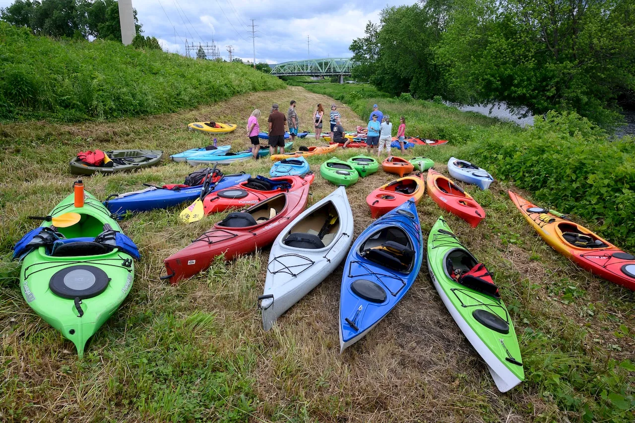 Alabama law enforcement looking for burglar who escaped on a kayak