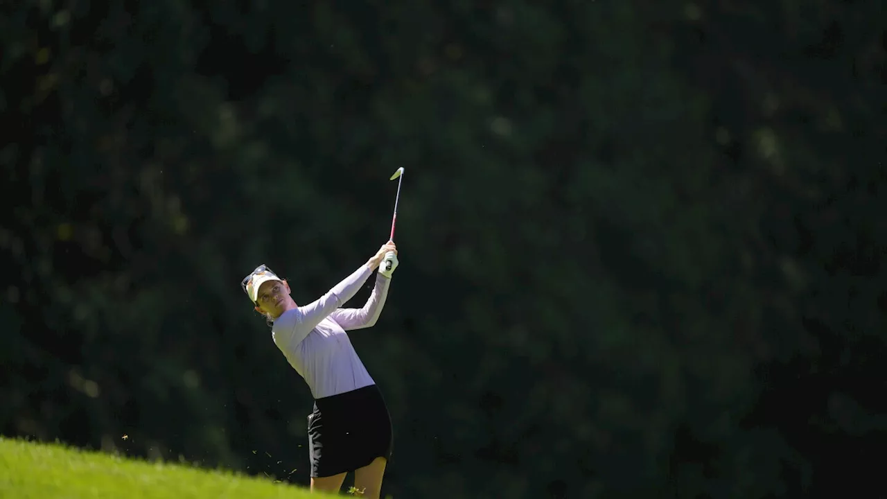 Sarah Schmelzel takes a 2-shot lead midway through the second round of the Women's PGA Championship