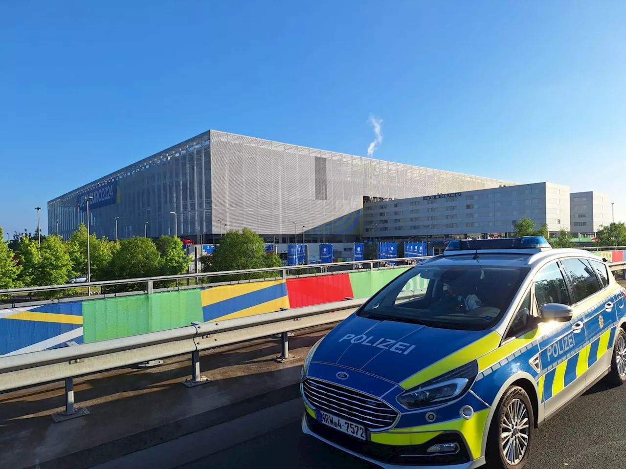  Nach zweitem Spiel in Düsseldorf - Einsatzleiter zieht wieder positive Bilanz - Ausgelassene Stimmung trotz regnerischem Wetter