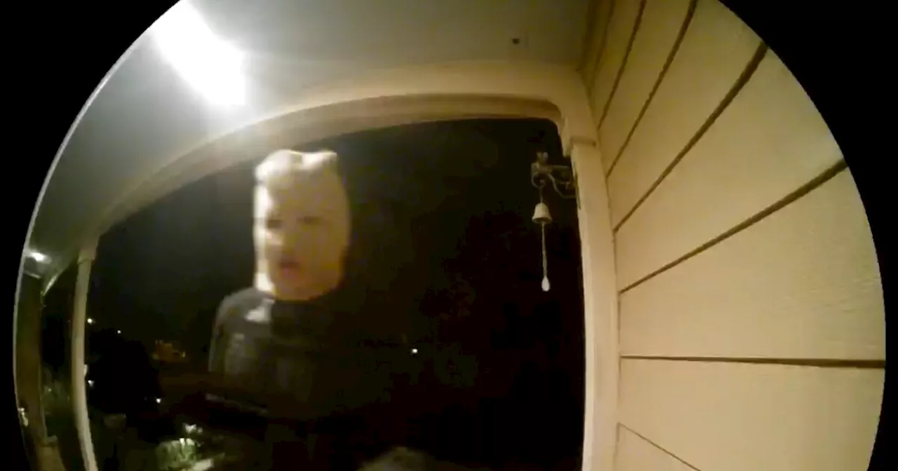 Aurora police looking for masked, armed suspect after attempted break-ins