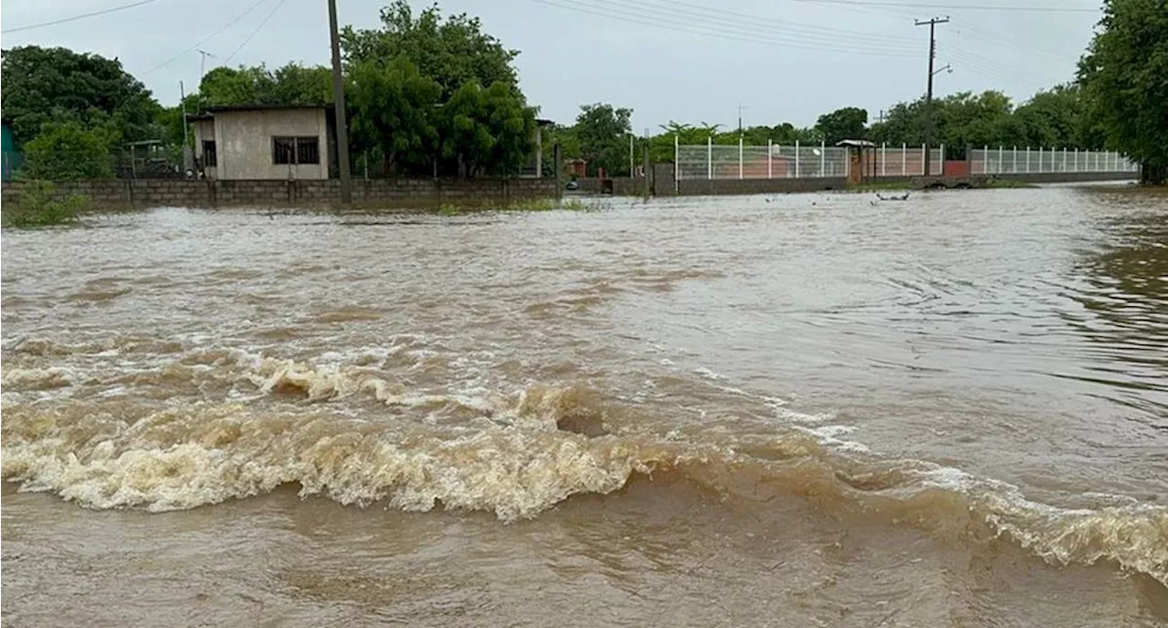 Fuertes lluvias dejan crecidas de ríos e inundaciones en comunidades del Istmo de Oaxaca