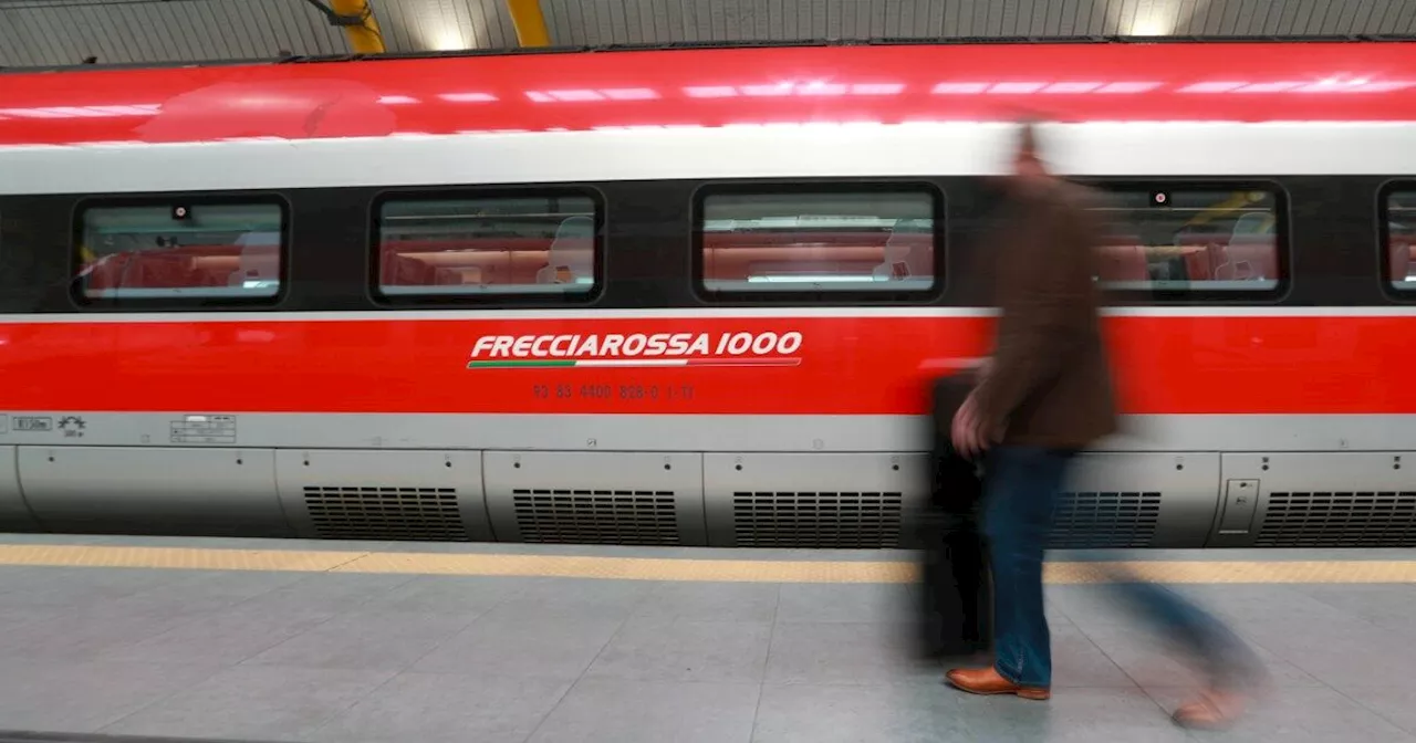 Frecciarossa, nuovo viaggio da incubo: passeggeri bloccati senza aria condizionata per oltre 2 ore tra le…