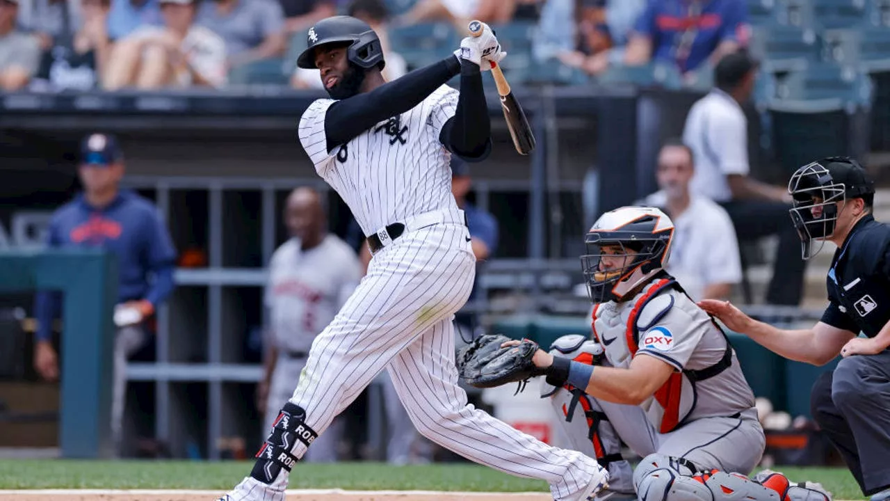 Yordan Alvarez homers, drives in 2 as Astros beat White Sox 5-3