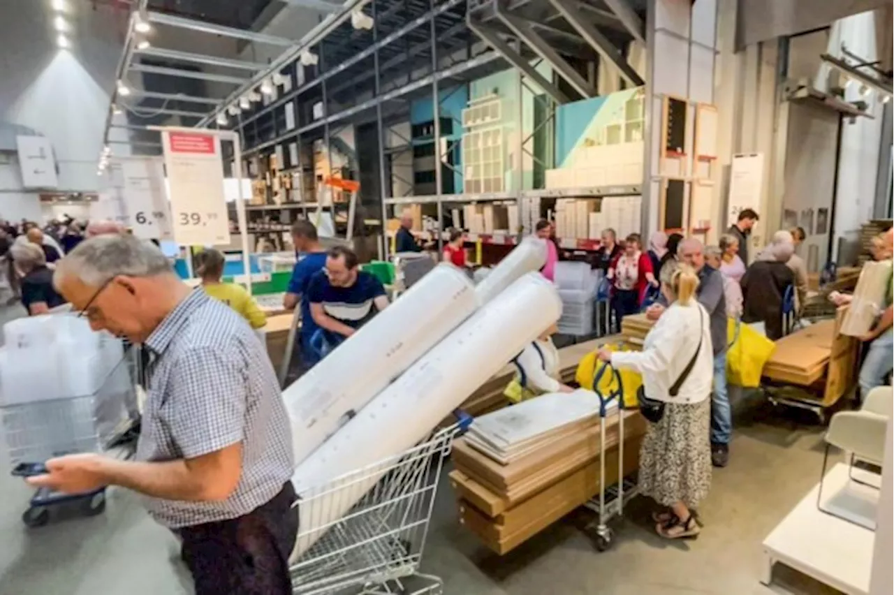 Overrompeling in Ikea in Wilrijk voor kortingsdag: al voor opening tweehonderd wachtenden, lange rij aan kassa