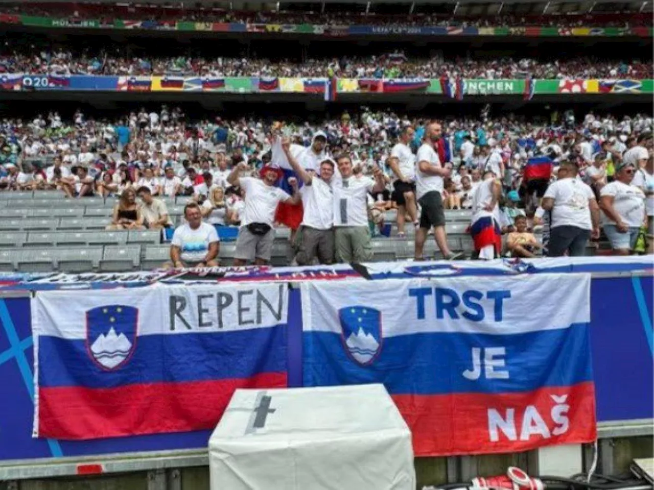 Choc a Euro 2024, bandiera dei tifosi sloveni con il motto di Tito: 'Trieste è nostra'