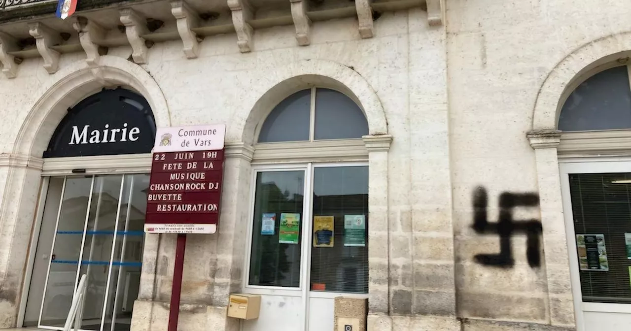 «Ça rappelle les heures sombres de notre histoire» : une croix gammée taguée sur la mairie de Vars