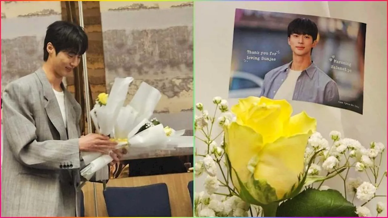 Lovely gesture: Korean actor Byeon Woo-seok gives yellow roses to Philippine media