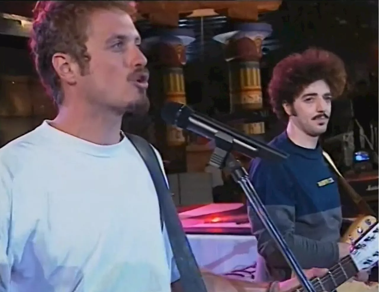 Max Gazzè e Niccolò Fabi si esibiscono al 'Festivalbar' 1998