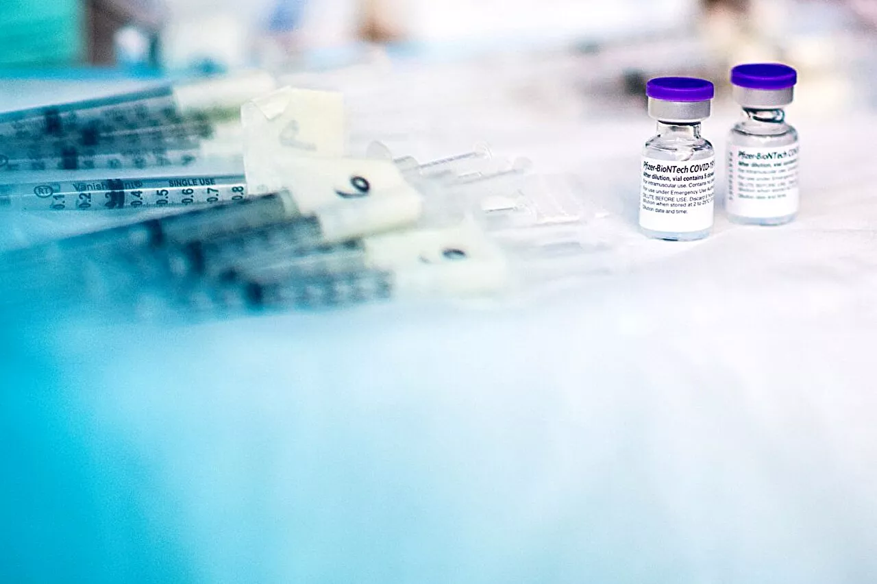Will the New COVID FLiRT variant lead to a summer surge? Watch for these symptoms, experts say