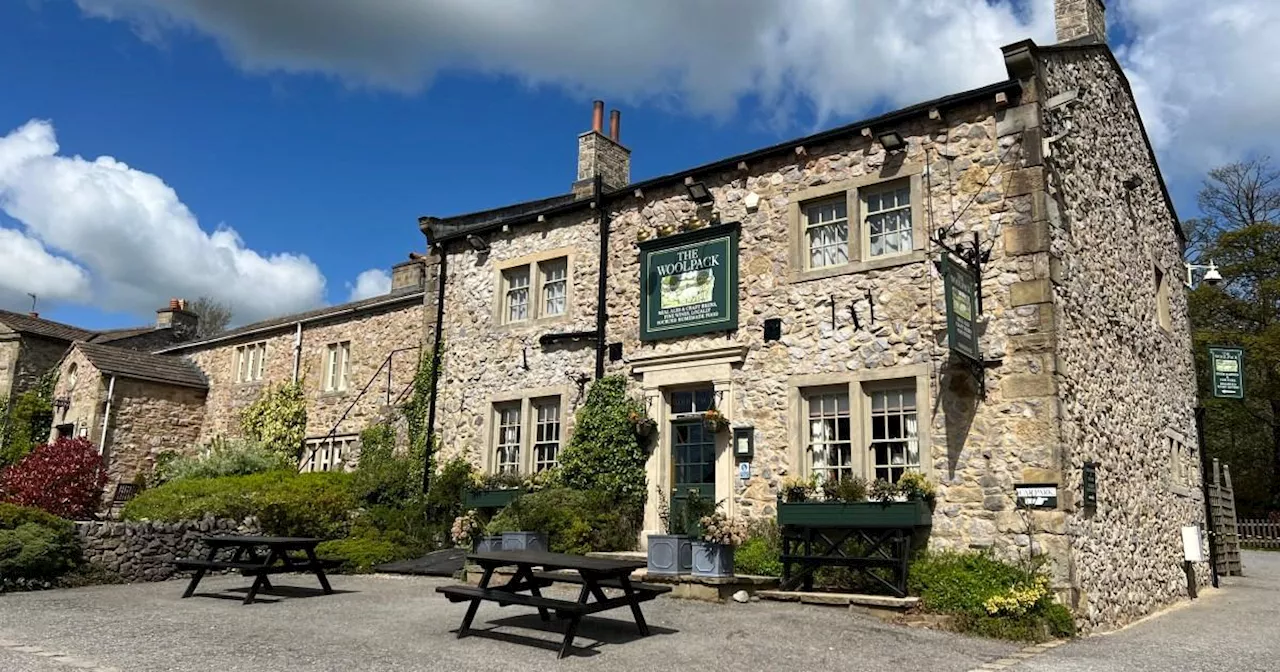 Emmerdale favourite sacked from Woolpack after flirting with soap villain