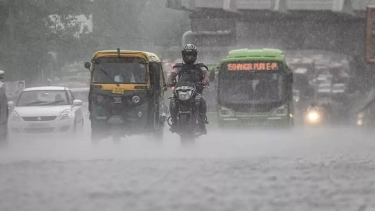 Weather: प्री-मानसून की बारिश से भोपाल-रायसेन तरबतर, सड़कों पर भरा पानी