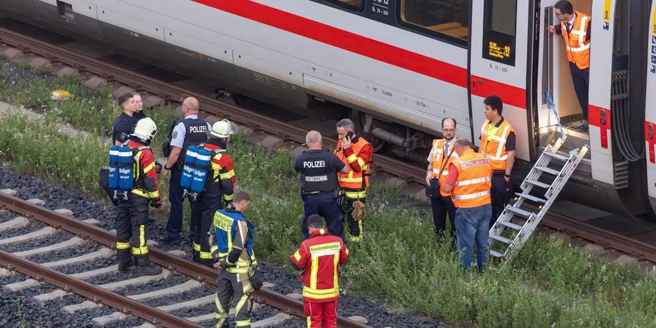 Rauch im ICE: Fernz&uuml;ge m&uuml;ssen Fahrt unterbrechen