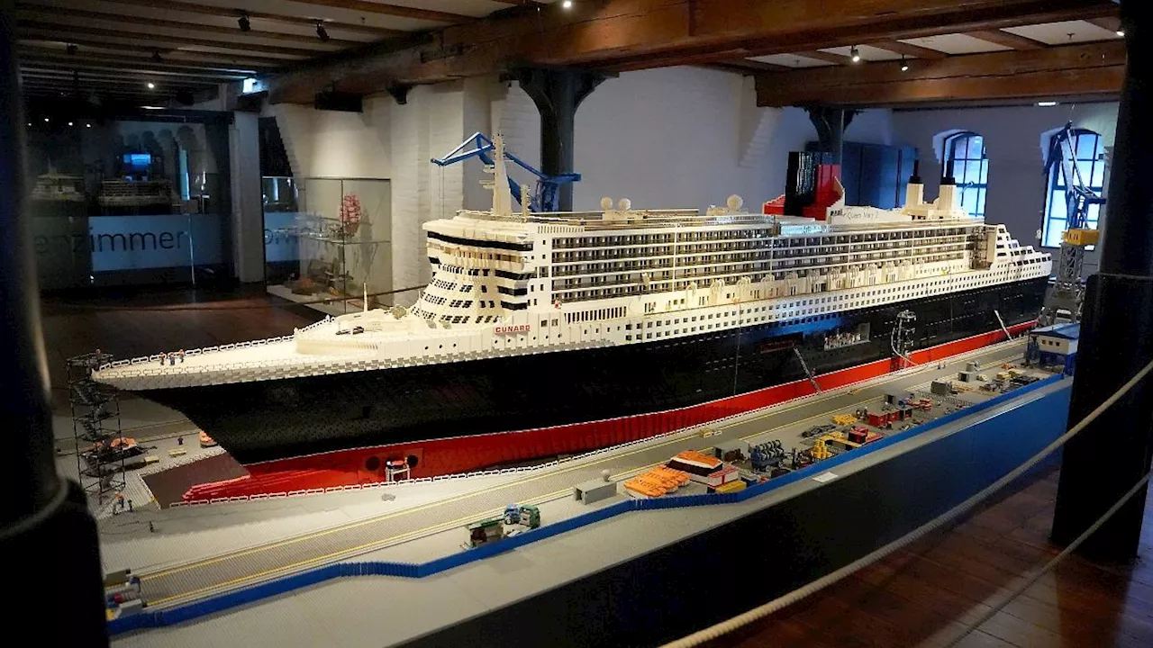 Hamburg & Schleswig-Holstein: Lego-Modell der 'Queen Mary 2' erhält Schönheitskur