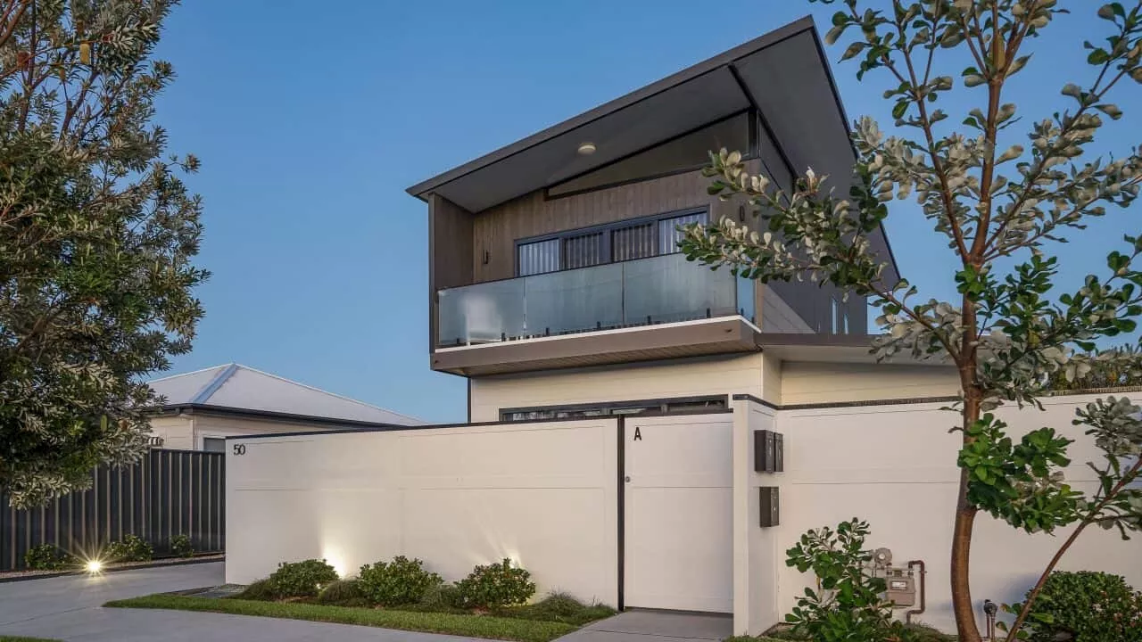 The Australians hooked by glamorous 'click-together' homes delivered by truck