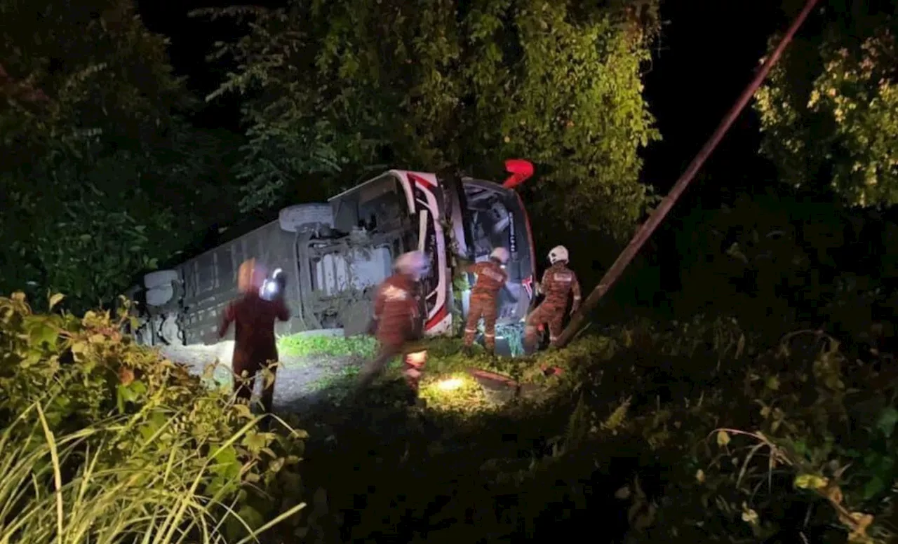 Bus carrying nineteen passengers plunges into ravine in Lahad Datu