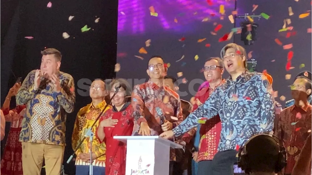 Anies Baswedan Pimpin Pesta Kembang Api Perayaan HUT Jakarta di Panggung Jakarta Fair 2024