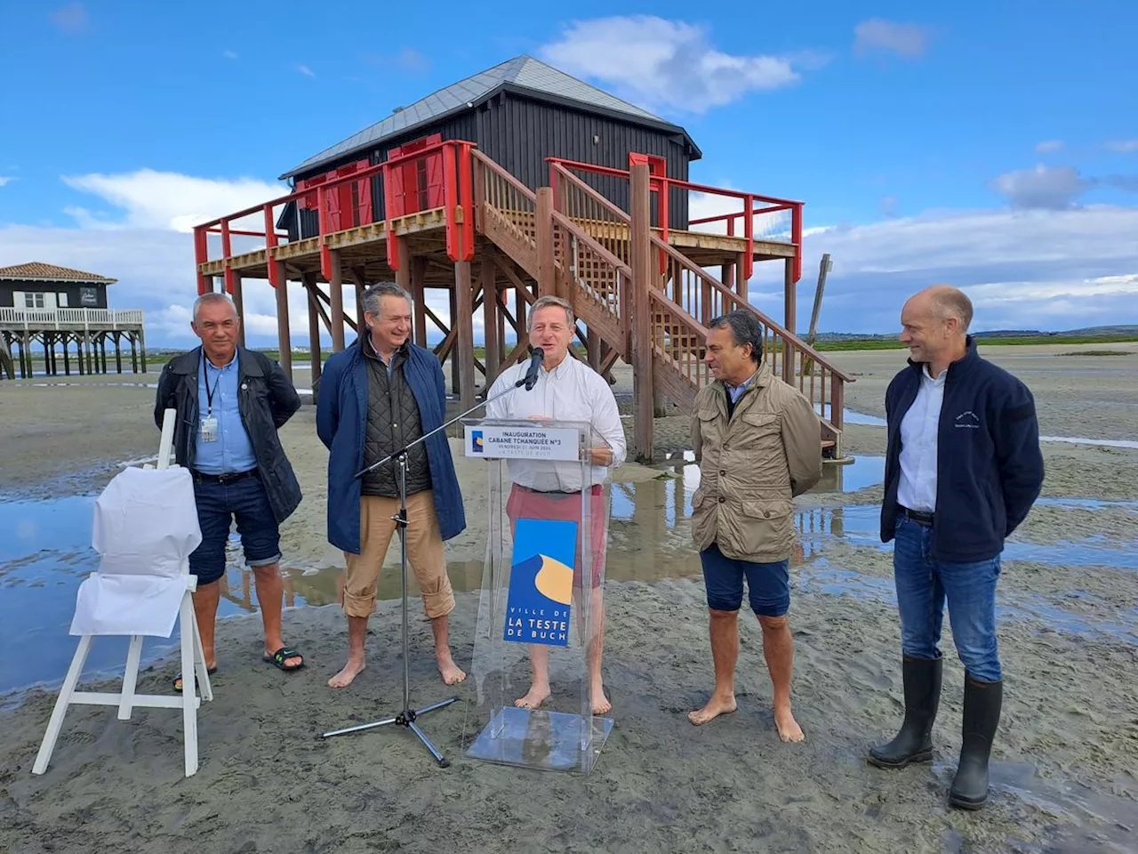 Bassin d’Arcachon : la cabane tchanquée n° 3 inaugurée les pieds dans l’eau