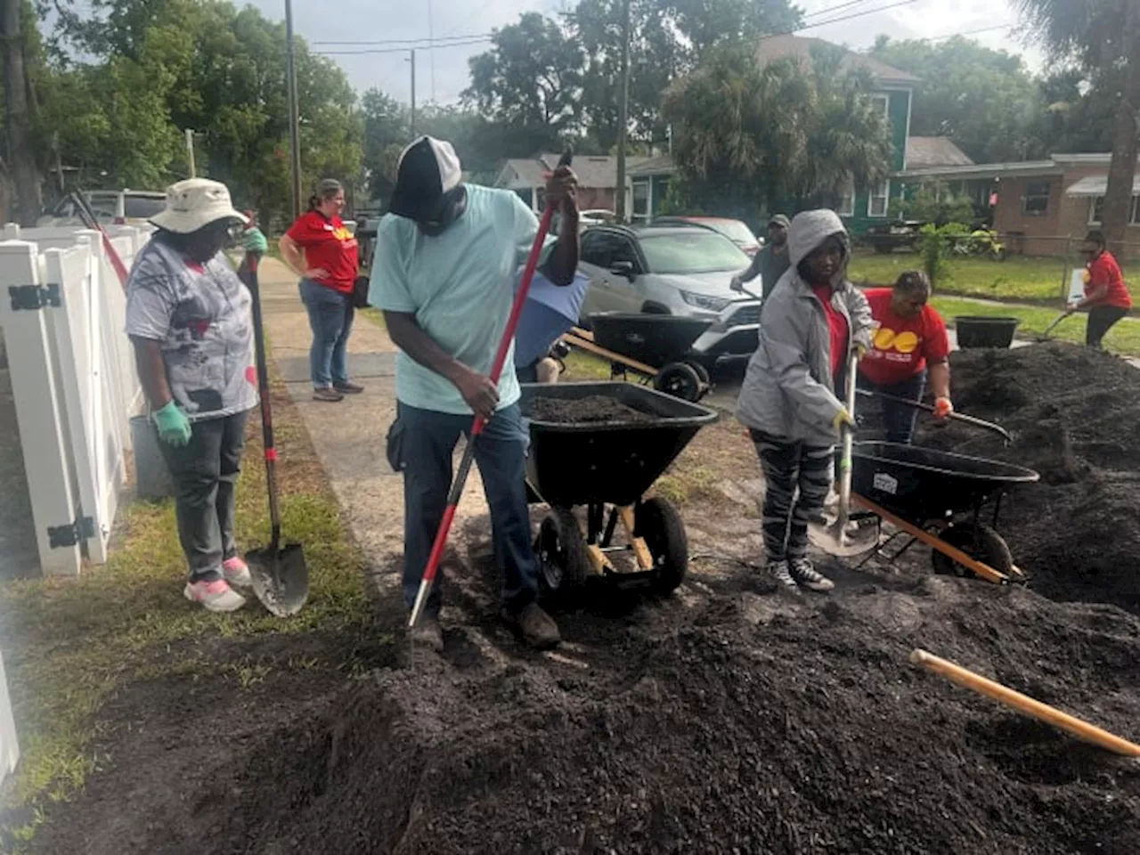 Over 70 volunteers serve communities during ‎United Way of Northeast Florida‎'s Day of Action