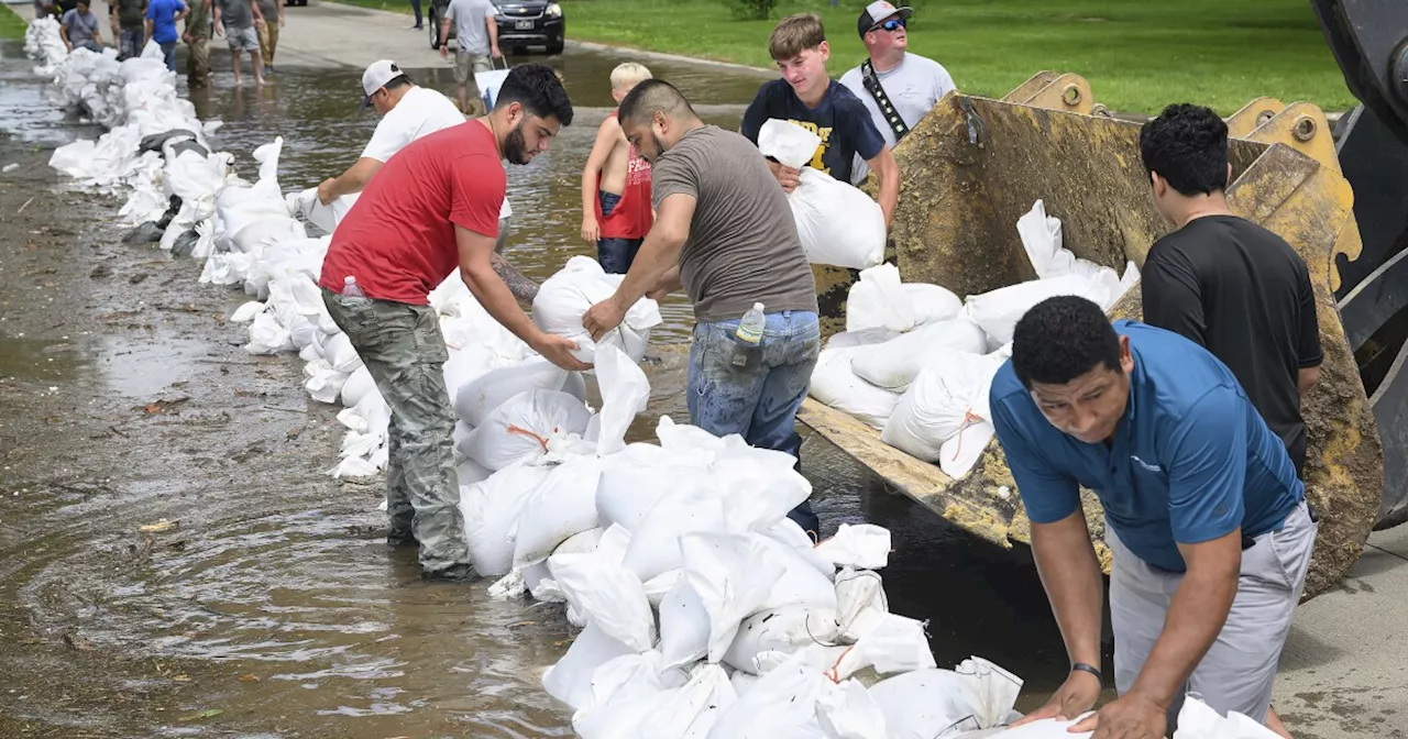 Flooding forces people from homes in parts of Iowa while much of US broils again in heat