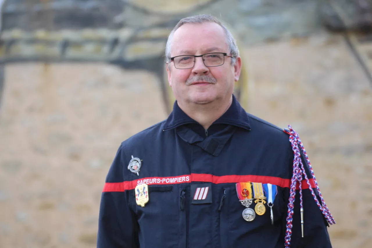 En Sarthe, le sergent-chef raccroche l'uniforme après 42 ans de dévouement