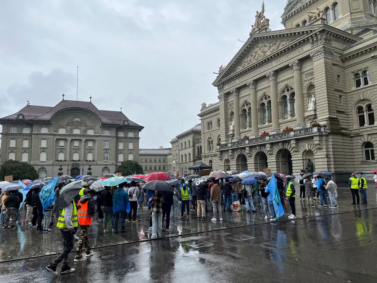 Eritreer ziehen mit einem Protestmarsch durch Bern