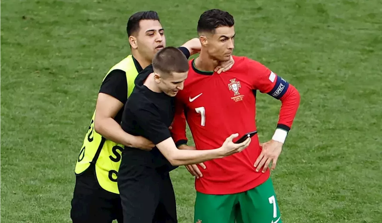 Eurocopa Cristiano Desata Locura En La Eurocopa Cinco Interrupciones En Pleno Partido Para 8590