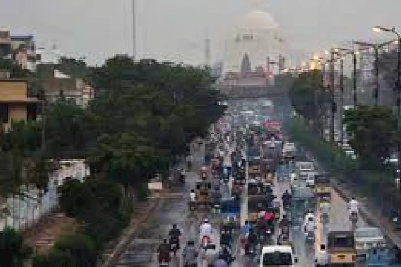 Weather Update: Heavy Rainfall Expected in Karachi Tonight