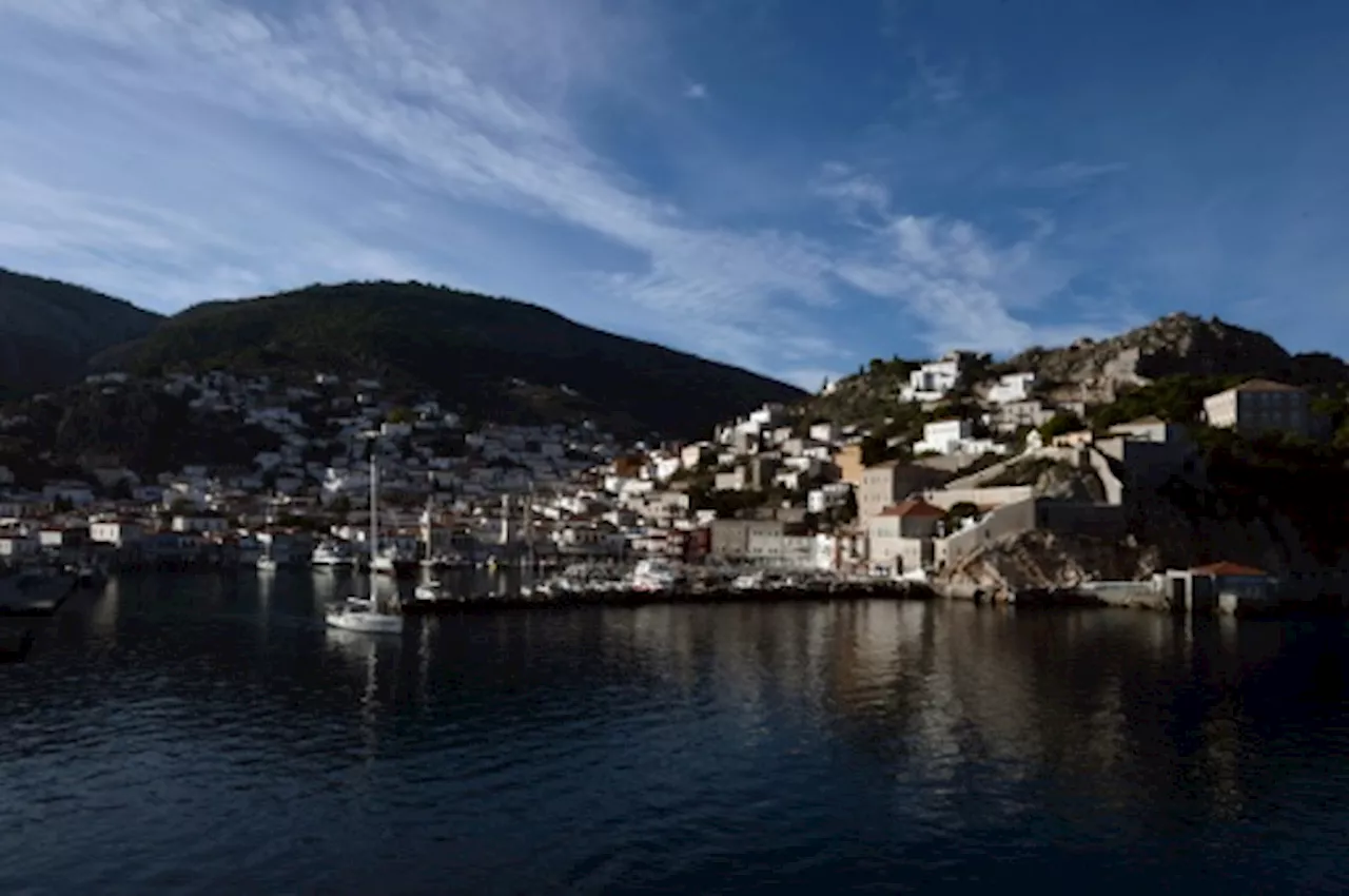 Grèce: colère après un incendie sur l'île d'Hydra déclenché par des feux d'artifice (pompiers)