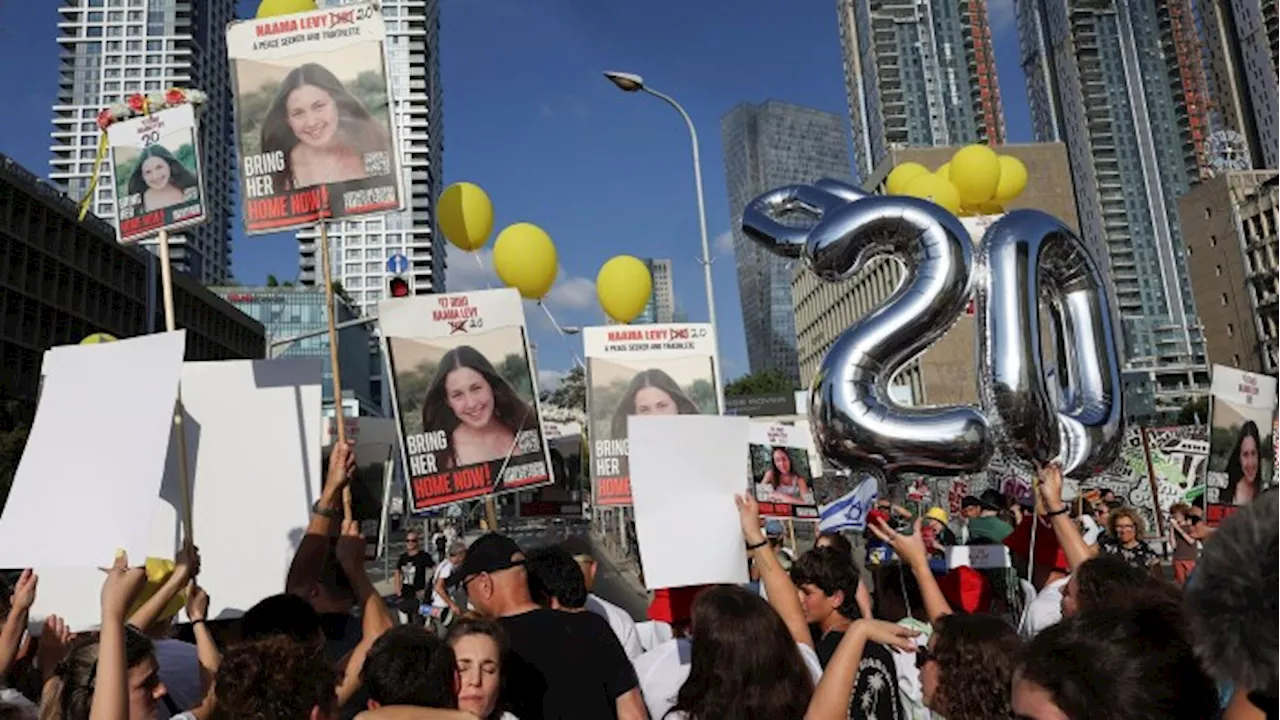 Stor demonstration markerer 20 års fødselsdag for israelsk gidsel i Gaza | Nyheder