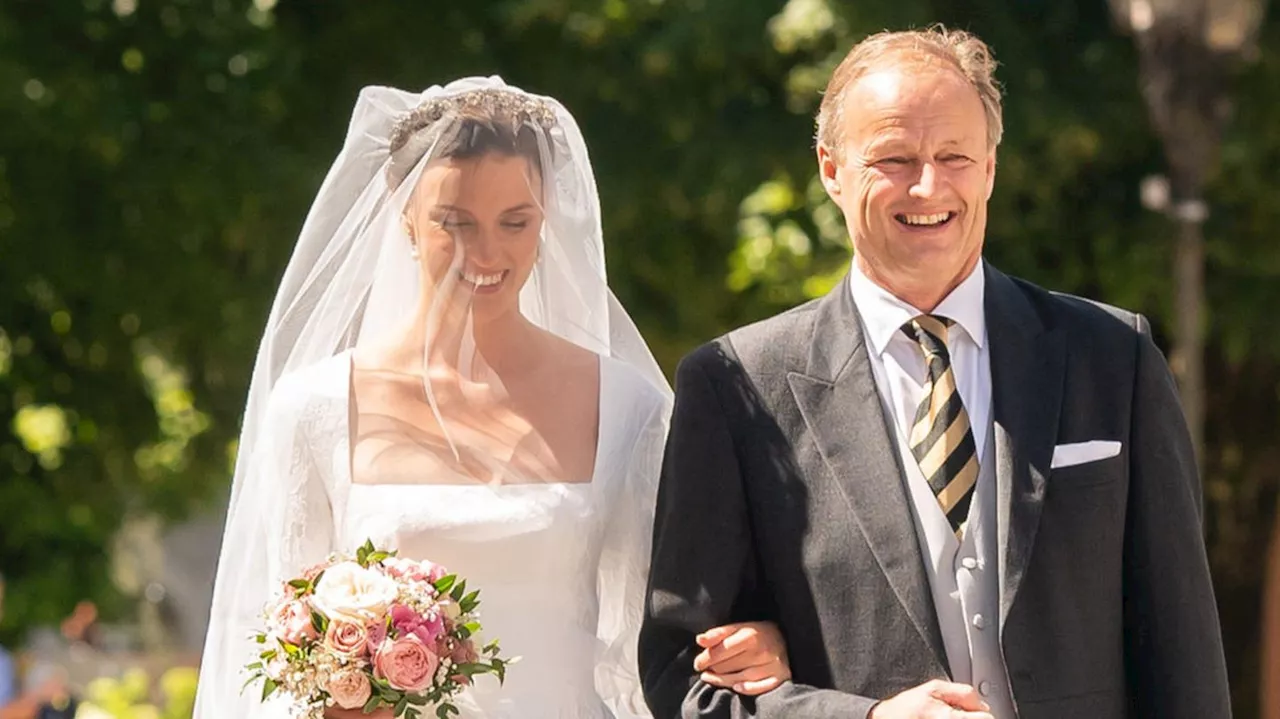 Gräfin Leonie von Waldburg-Zeil-Hohenems sagt in Traumrobe Ja