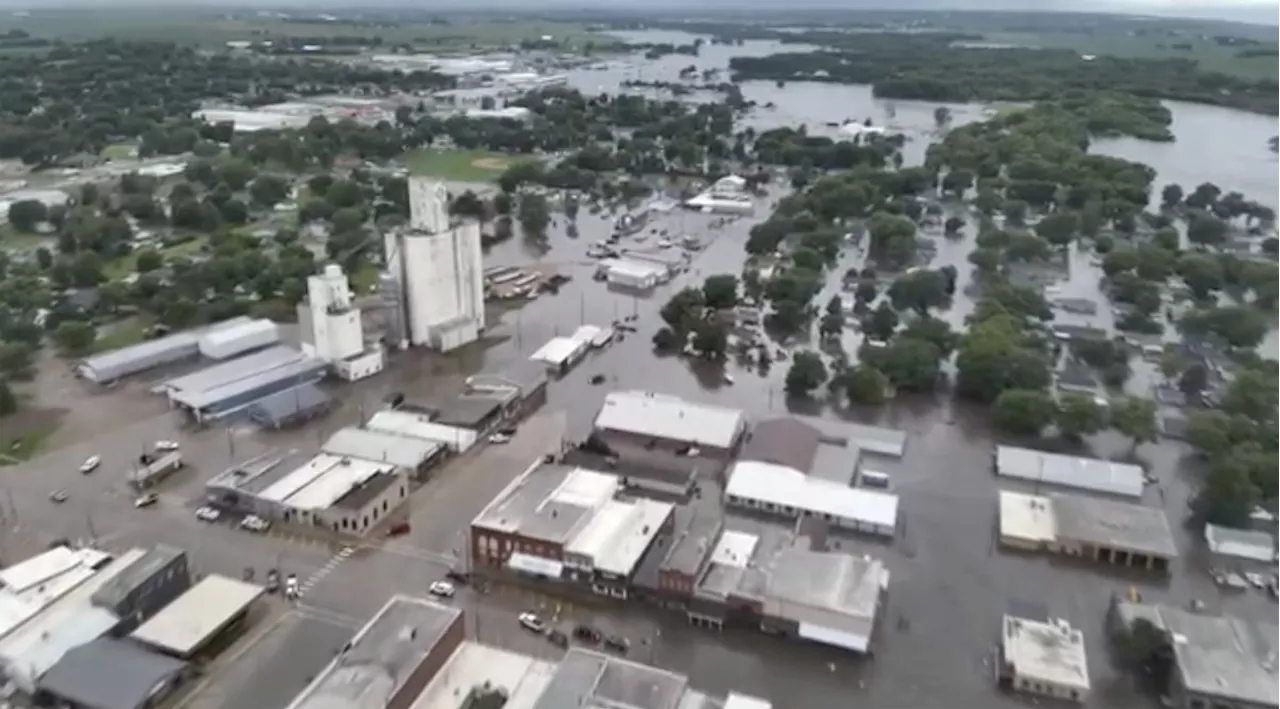 Helicopters scramble to rescue people in flooded Iowa town while much of US toils again in heat