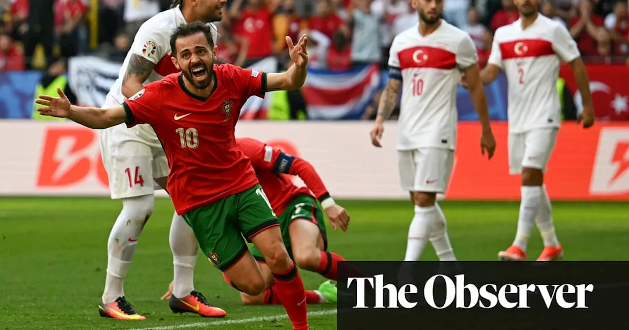 Portugal into last 16 as Silva and Fernandes sink Turkey