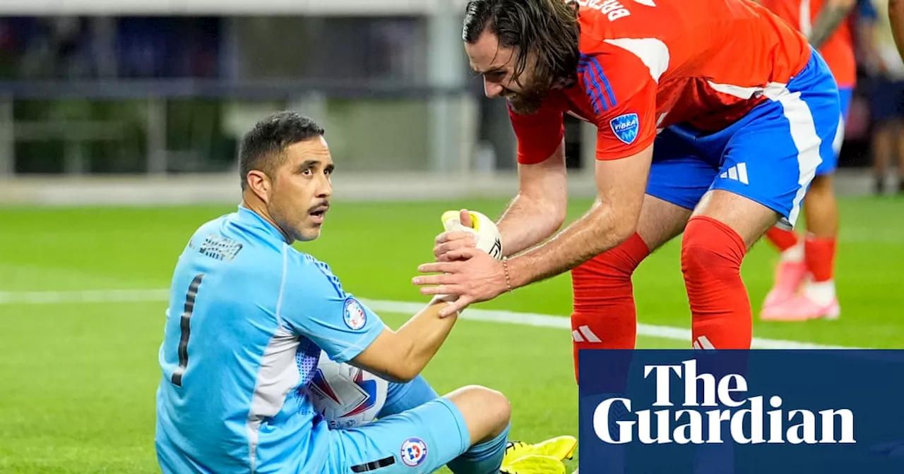 Veteran Claudio Bravo saves Chile’s Copa America campaign in bruising draw with Peru