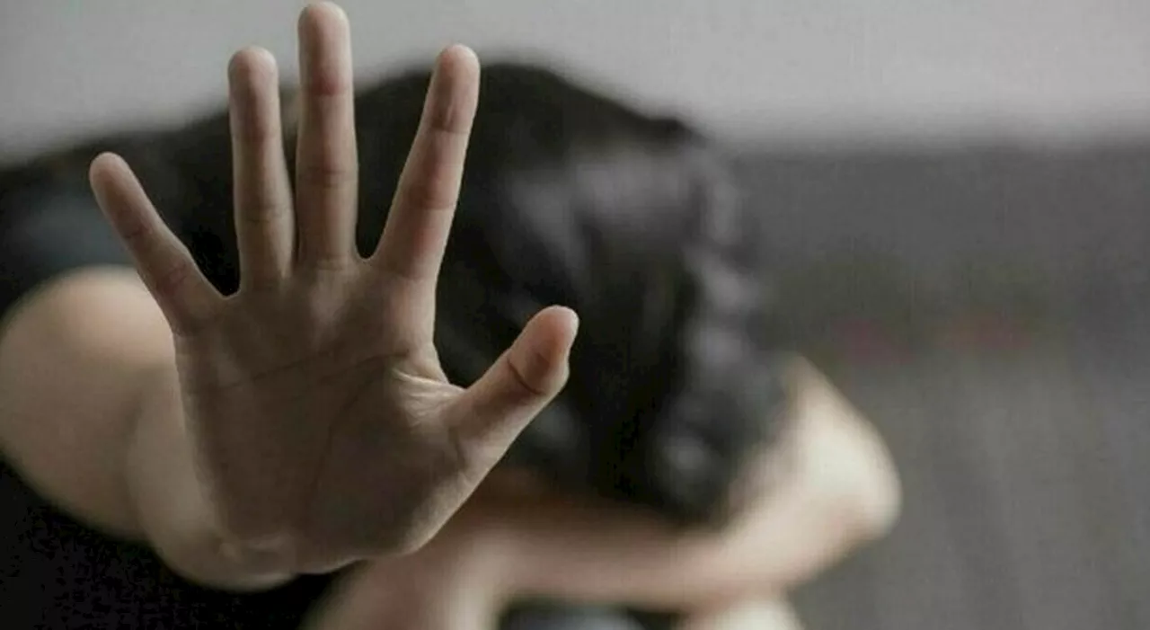 Roma, bambina di 11 anni molestata mentre è a spasso con il cane: arrestato un 69enne armato con due coltelli