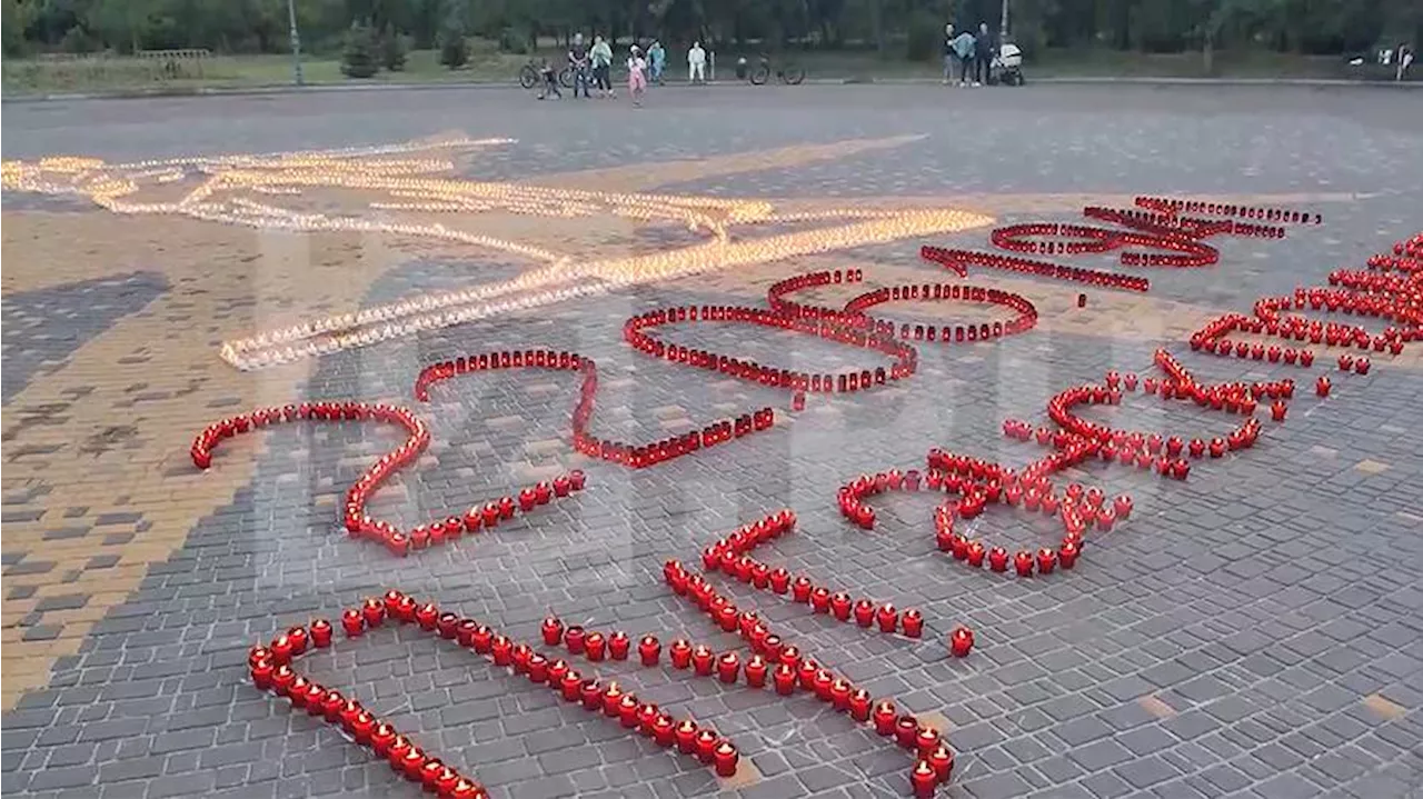 В Луганске в рамках акции «Свеча памяти» выложили силуэт памятника Родина-мать