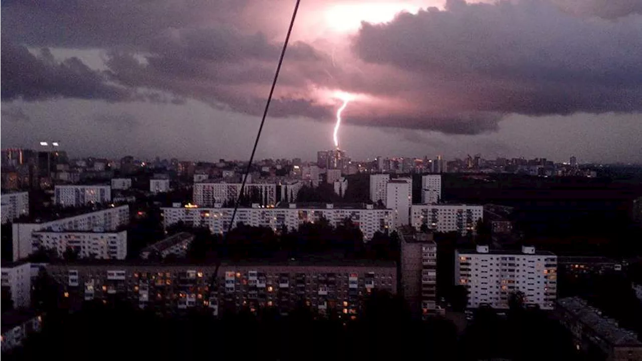 В Уфе из-за сильного дождя подтопило аэропорт