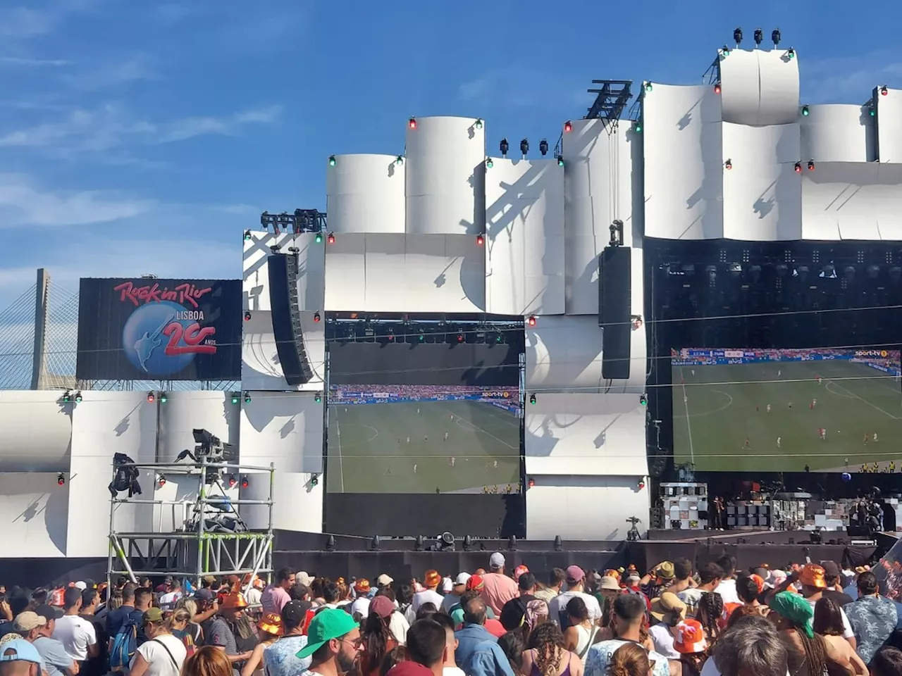 Rock in Rio Lisboa paralisa shows para transmitir jogo entre Portugal e Turquia, e grito de gol ecoa no gramado