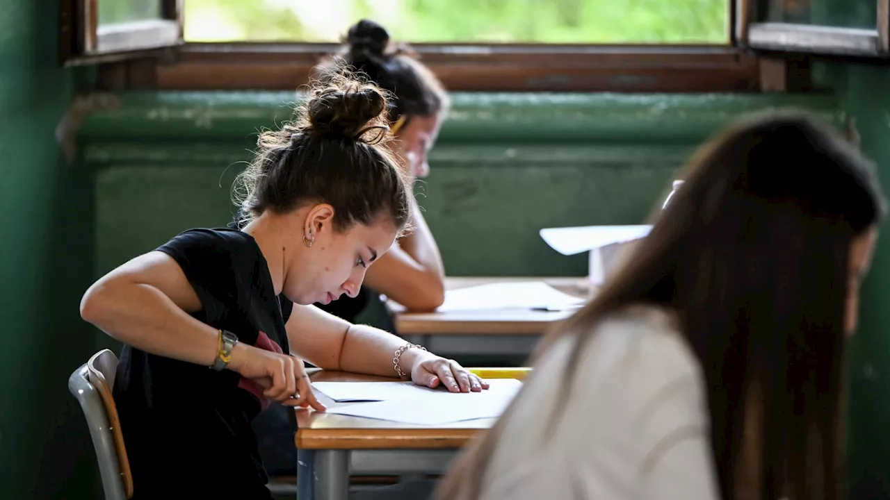 Maturità 2024, la diretta: Platone al Classico, allo Scientifico 2 studi di funzione e 8 quesiti, Montessori …